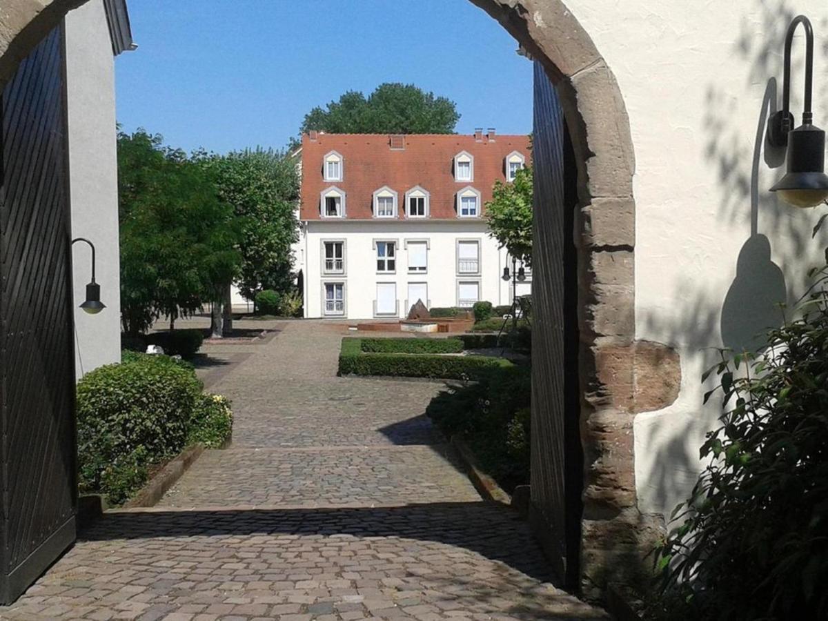 Amf Ferienwohnungen Historischer Soutyhof Sarrelouis Extérieur photo